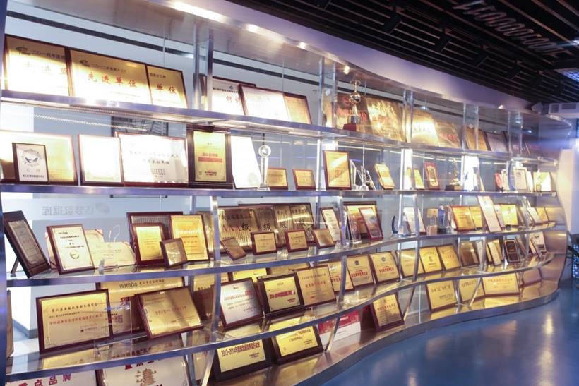 芒果体育展厅部分荣誉展示(1)